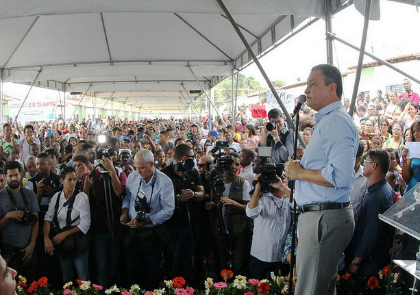Rui Costa entrega casas em Salvador. Foto: Manu Dias