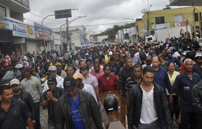 Cortejo fúnebre atraiu multidão. Foto: Joselito Araújo / Biziu