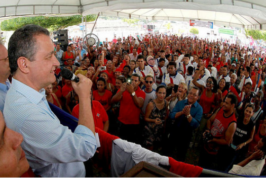 Governador é ovacionado pela população em Jitaúna