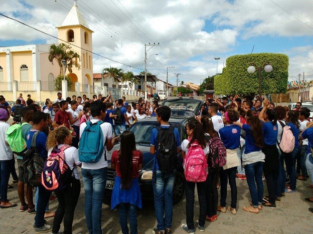 Estudantes protestam em Cravolândia. Fotos: Júnior Lima