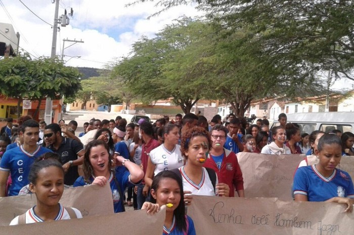 Estudantes saíram as ruas em protesto. Foto: Júnior Lima/BMF