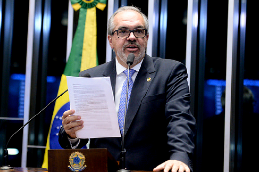 Roberto Muniz sai na defesa de Dilma Rousseff. Foto: Agência Senado