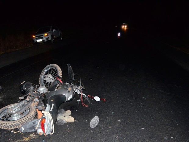 Mortos estavam em motocicleta, segundo polícia (Foto: Blog do Sigi Vilares)