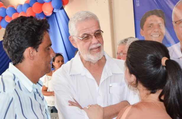 Pé Roxo e Aline recepcionam Solla no comitê. Foto: Divulgação