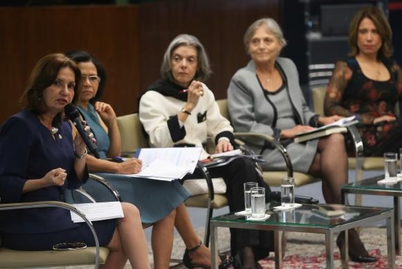 Encontro debate os dez anos da Lei Maria da Penha