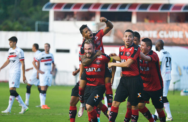 Willian Farias fez segundo gol do Leão (Foto: Betto Jr/Arquivo CORREIO