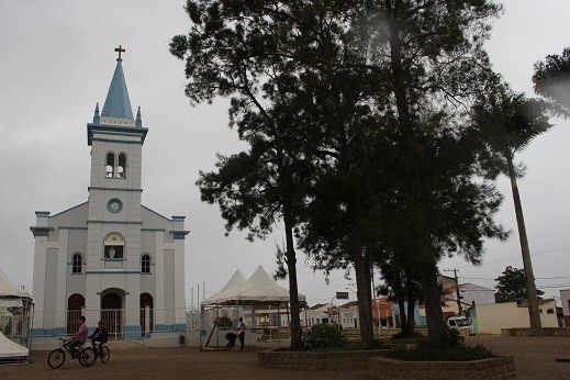 Imagem da Igreja Matriz de Maracás, na Praça Rui Barbosa