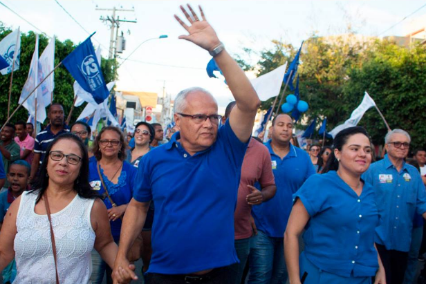 Tadeu Cafezeiro sai as ruas em caminhada. Foto; Divulgação