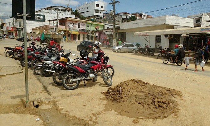 Praça dos Imigrantes teve cenário de muita sujeira neste sábado