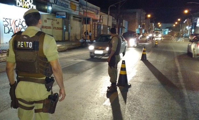 Blitz realizada na Rua Avelar. Foto: Blog Marcos Frahm