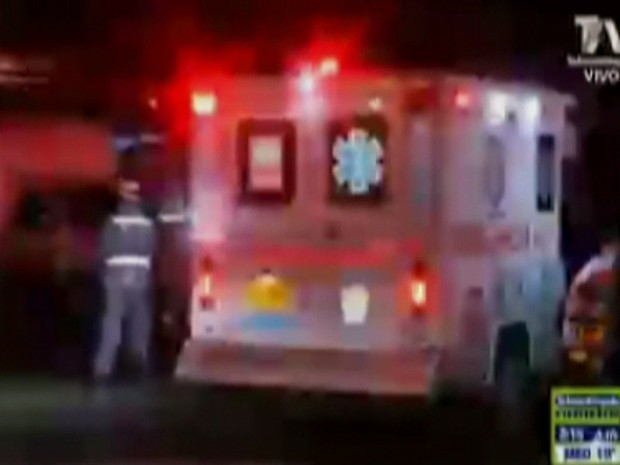 Ambulância chega a hospital na Colômbia (Foto: Reprodução/TV Globo