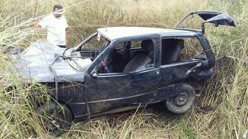 Carro Fiat Uno ficou destruído. Foto: Reprodução/Blog Vandinho Maracás