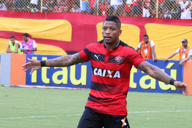 Marinho comemora gol. Foto: Francisco Galvão/EC Vitória