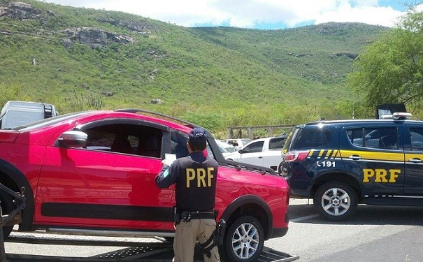 Veículo foi roubado em Duque de Caxias/RJ. Foto: Divulgação/PRF