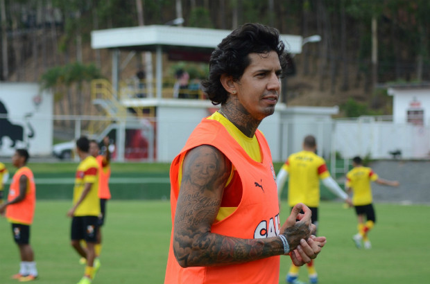 Victor Ramos já não joga mais no Vitória. Foto: Francisco Galvão