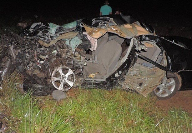 Veículo Corolla ficou destruído. Foto: Weslei Santos/Blog do Sigi Vilares