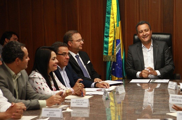 Rui se reúne com prefeitos e faz anúncio. Foto: Carol Garcia