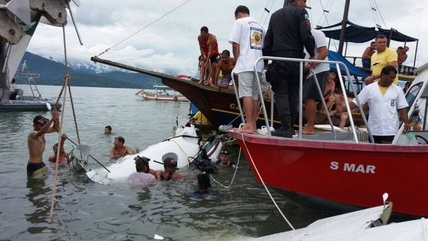Avião caiu na tarde desta quinta (19) no litoral de Paraty, no Rio de Janeiro (Foto: Reprodução