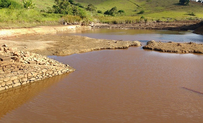 Moradores pedem limpeza de barragem. Foto: Blog Marcos Frahm