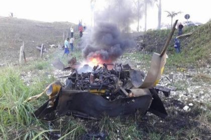Carro foi explodido na BA-263. Foto: Blog do Anderson