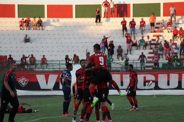 Jogadores comemoram gol. Foto: Moysés Suzart/ECVitória/Divulgação