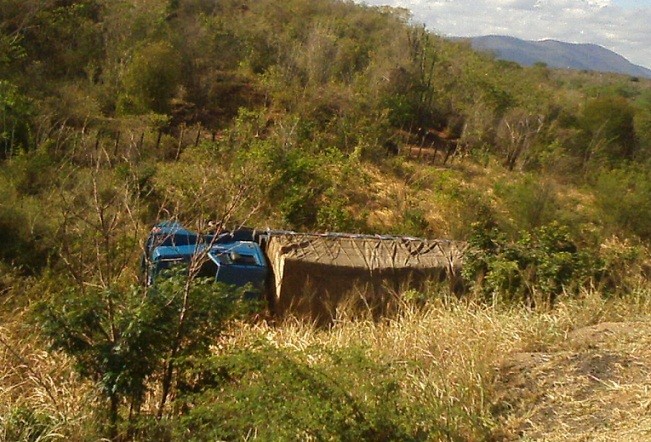 Veículo precipitou-se em ribanceira. Foto: Leitor do Blog Marcos Frahm