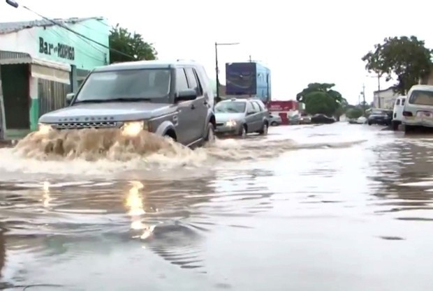 Chuvas causam transtornos em Barreiras (Foto: Reprodução/TV São Oeste
