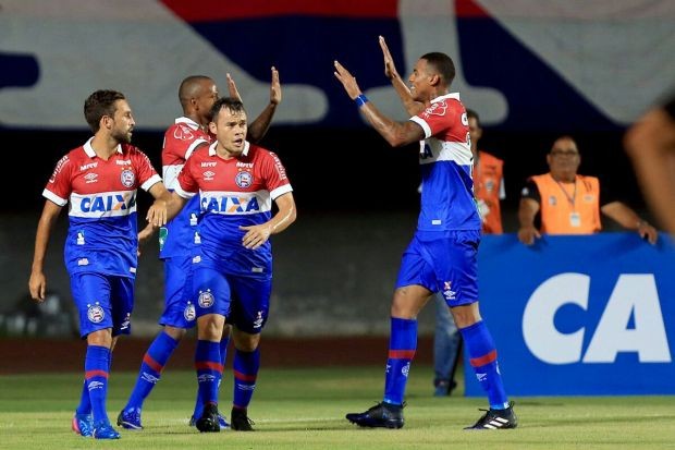 Gustavo comemora gol com Allione, Diego Rosa e Renato Cajá (Foto: Felipe Oliveira