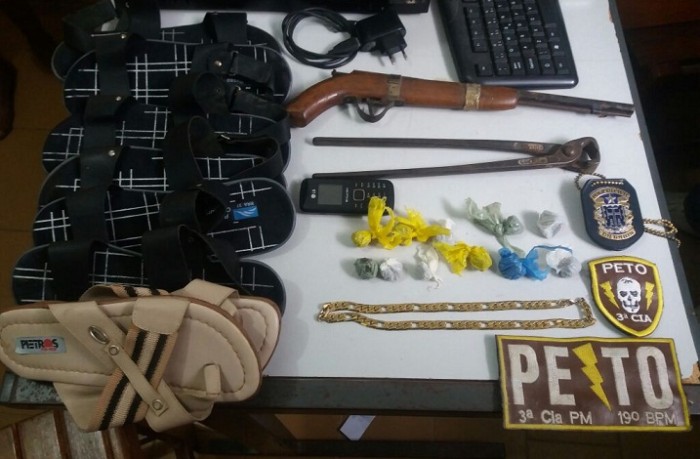 Ex-presidiário é preso com produtos e arma. Foto: Divulgação/Polícia